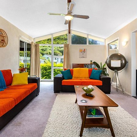 Retro 4 Bedroom Home, Warm And Welcoming, Quiet Location Porirua Ngoại thất bức ảnh
