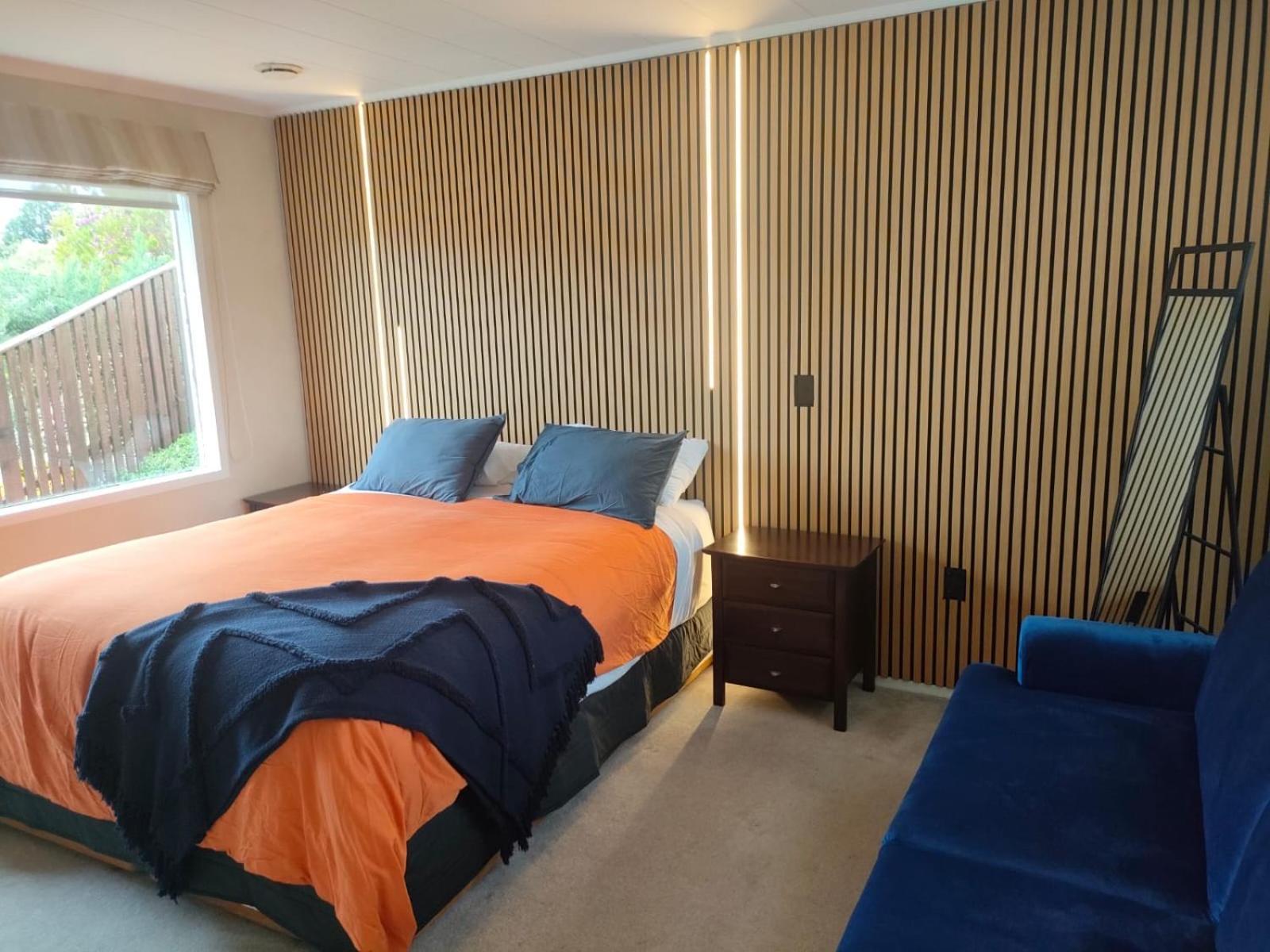 Retro 4 Bedroom Home, Warm And Welcoming, Quiet Location Porirua Ngoại thất bức ảnh
