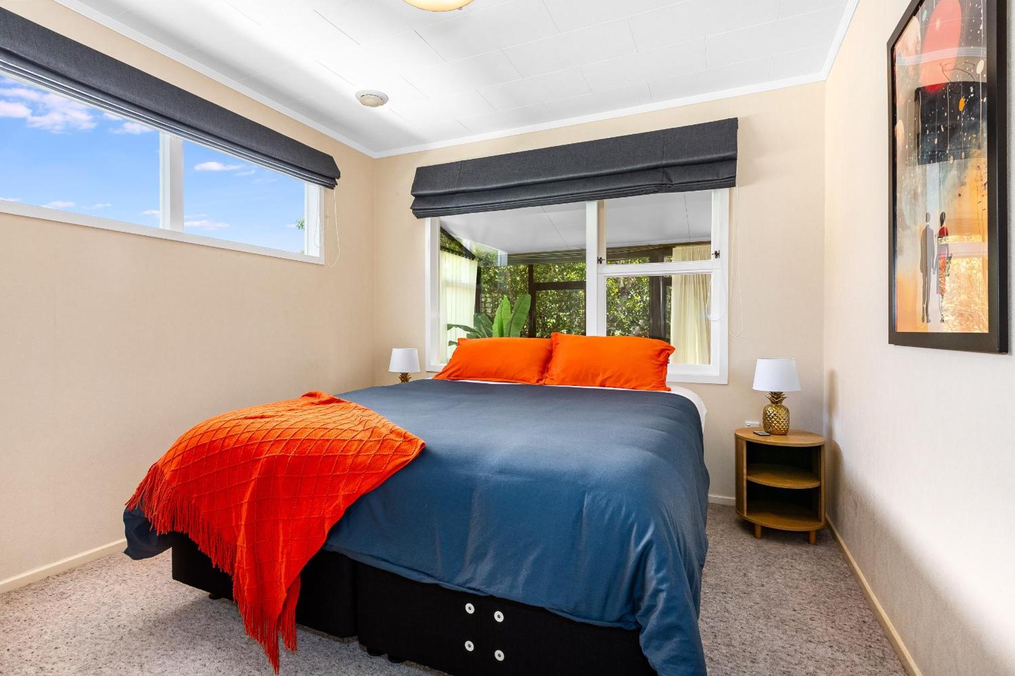 Retro 4 Bedroom Home, Warm And Welcoming, Quiet Location Porirua Ngoại thất bức ảnh