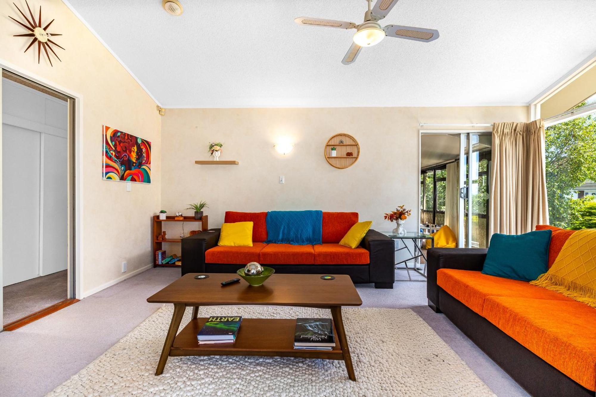 Retro 4 Bedroom Home, Warm And Welcoming, Quiet Location Porirua Ngoại thất bức ảnh