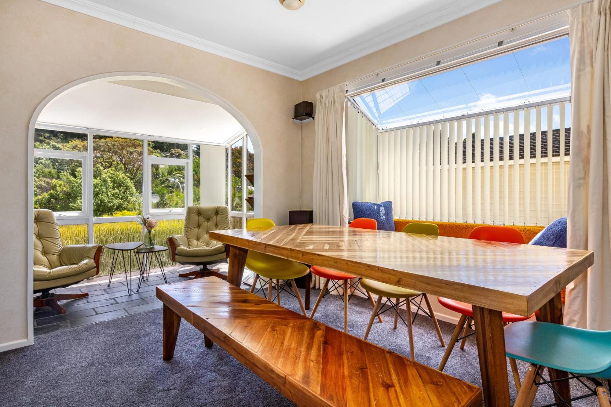 Retro 4 Bedroom Home, Warm And Welcoming, Quiet Location Porirua Ngoại thất bức ảnh
